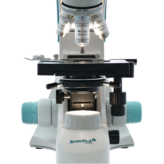 Trinokulární mikroskop Levenhuk 900T                                                                                                                                                                                                                      